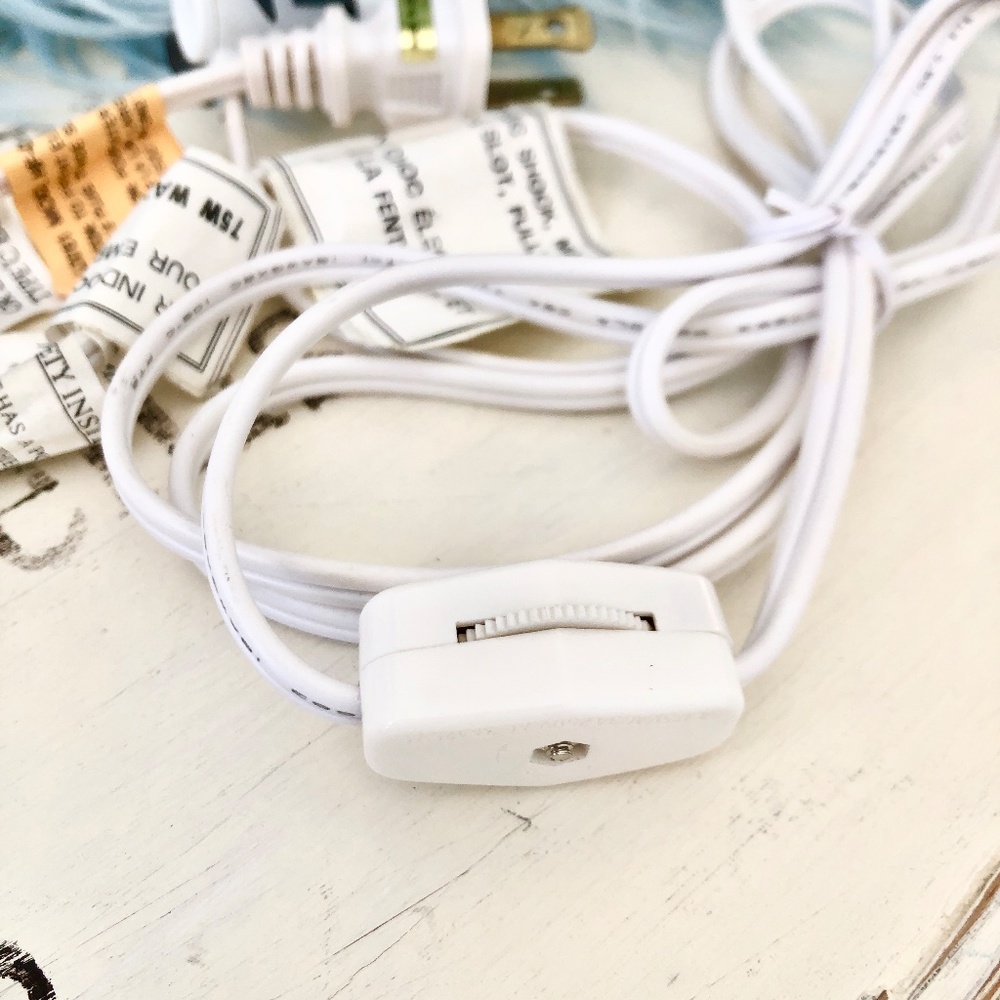 Precious Moments, Lighted Post Office, Vintage 1998, Very Nice Condition - Picture 11 of 11